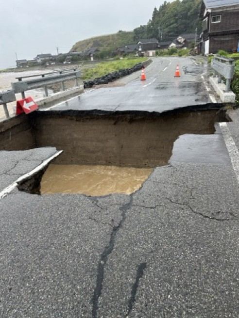 陥没した道路